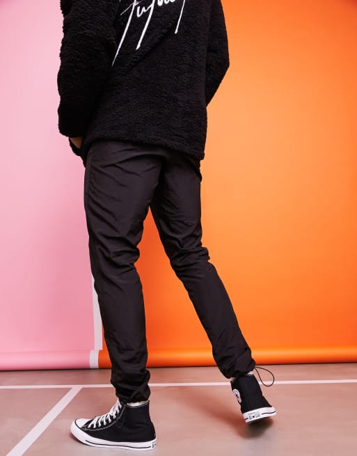 ASOS DESIGN – Czarne nylonowe zwężane joggersy z tkaniny technicznej, 3 z 4