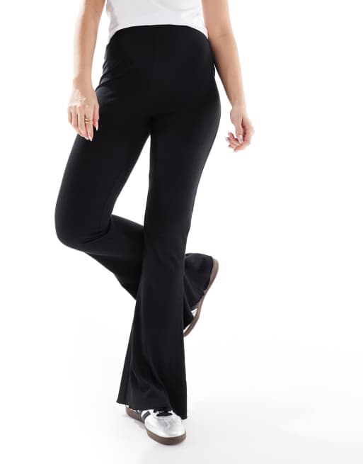 ASOS DESIGN – Czarne prążkowane dzwony z pofałdowanym wykończeniem, 4 z 5