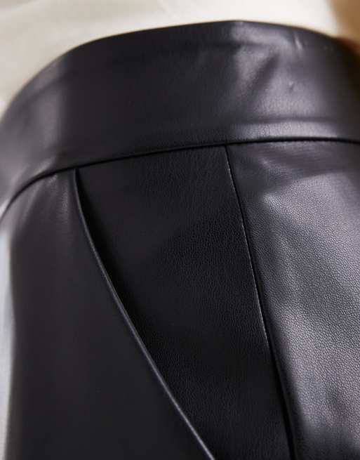ASOS DESIGN – Czarne proste minimalistyczne spodnie z imitacji skóry, 4 z 5