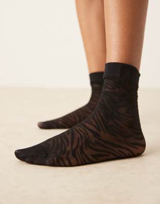 ASOS DESIGN – Czarne prześwitujące skarpetki do kostki w tygrysie paski - view 1