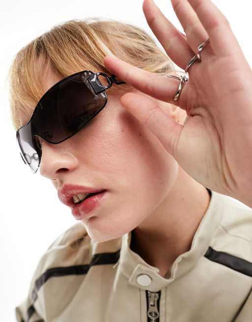 ASOS DESIGN – Czarne przylegające okulary przeciwsłoneczne w stylu lat 90. , 2 z 4