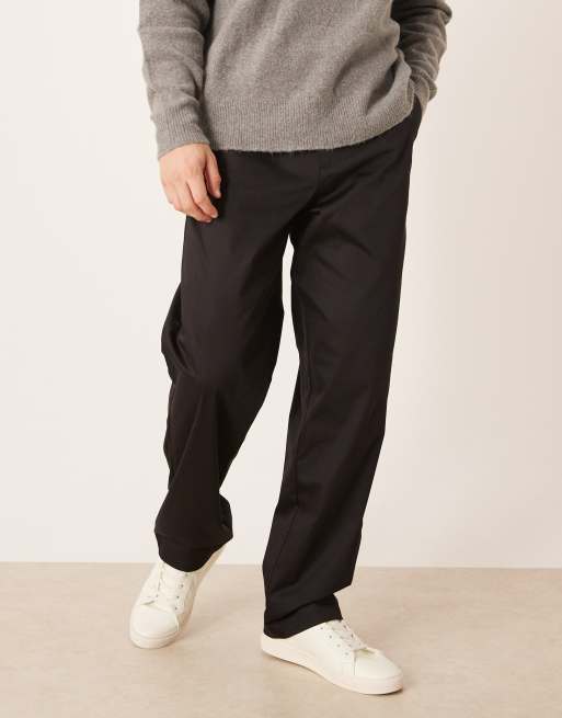 ASOS DESIGN – Czarne satynowe spodnie baggy z zakładkami, 2 z 5