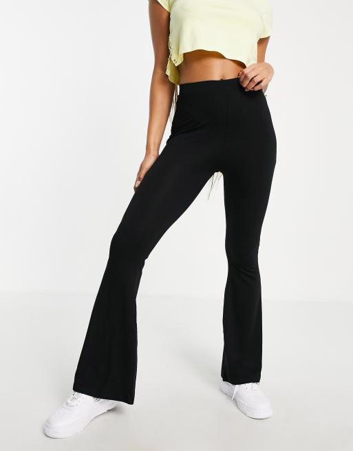 ASOS DESIGN – Czarne spodnie z rozszerzanymi nogawkami