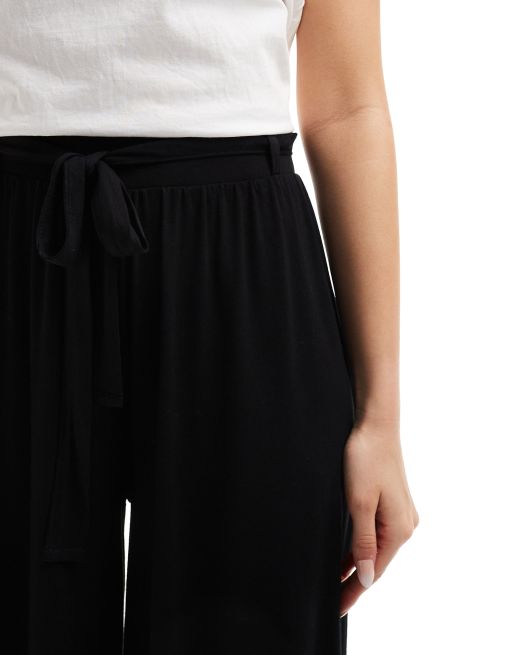 ASOS DESIGN – Czarne spodnie z szerokimi nogawkami i wiązanym paskiem, 4 z 5