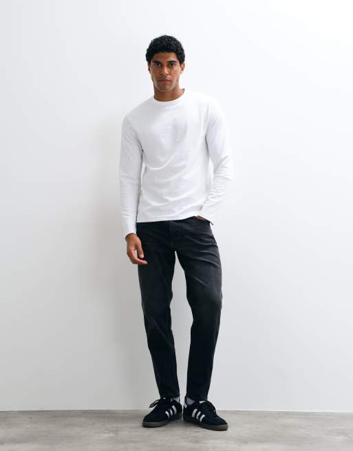 ASOS DESIGN – Czarne sprane jeansy ze zwężanymi nogawkami ze stretchem, 3 z 5
