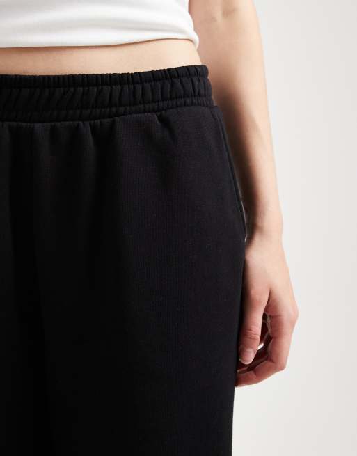 ASOS DESIGN – Czarne, szczotkowane od spodu joggersy z szerokimi nogawkami, 3 z 5