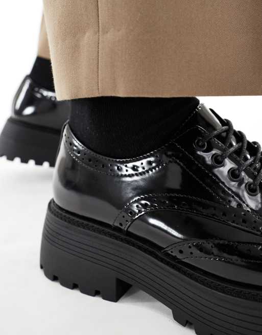 ASOS DESIGN – Czarne sznurowane buty na grubej podeszwie z detalami brogsów, 2 z 4