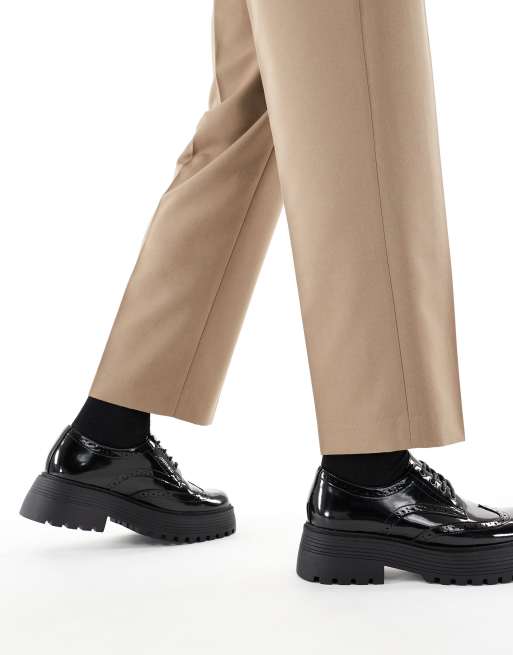 ASOS DESIGN – Czarne sznurowane buty na grubej podeszwie z detalami brogsów, 3 z 4