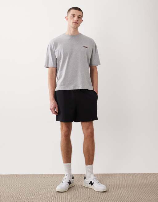 ASOS DESIGN – Czarne szorty z dżerseju basic o kroju oversize, 2 z 5