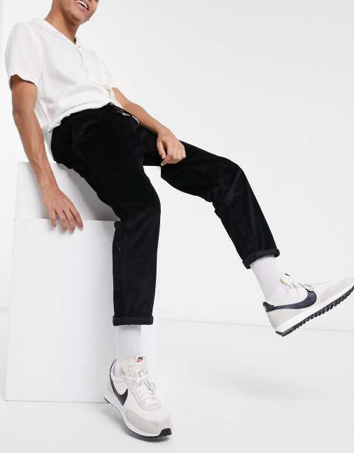 ASOS DESIGN – Czarne sztruksowe spodnie o dopasowanym kroju