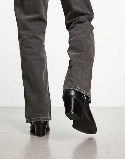 ASOS DESIGN – Czarne sztyblety z imitacji skóry, ze sprzączkami, 2 z 4