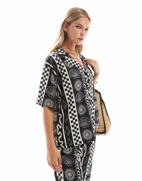 ASOS DESIGN – Czarno-biała pudełkowa koszula w wakacyjny wzór, część zestawu - view 1