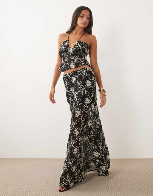 ASOS DESIGN – Czarno-biały szydełkowany zestaw z topem z dekoltem halter i haftowanym wzorem, 3 z 3