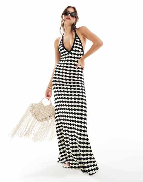 ASOS DESIGN – Czarno-biała, szydełkowana sukienka maxi z dekoltem halter i wzorem - view 1