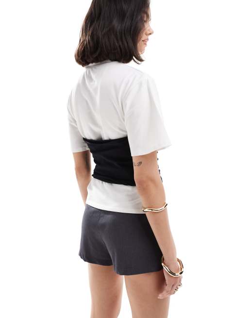 ASOS DESIGN – Czarno-biały dopasowany T-shirt z ozdobną talią, 4 z 4