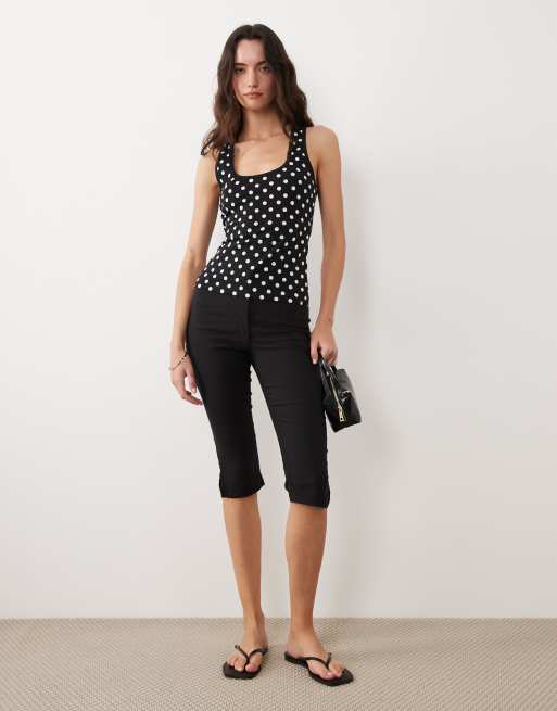 ASOS DESIGN – Czarno-biały top o fasonie bokserki w groszki, 2 z 4