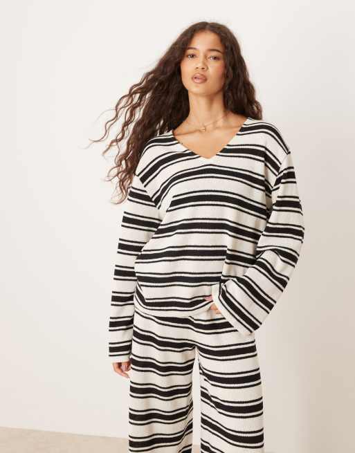 ASOS DESIGN – Czarno-biały top oversize z dzianiny w paski z długimi rękawami i dekoltem w kształcie litery V, część zestawu