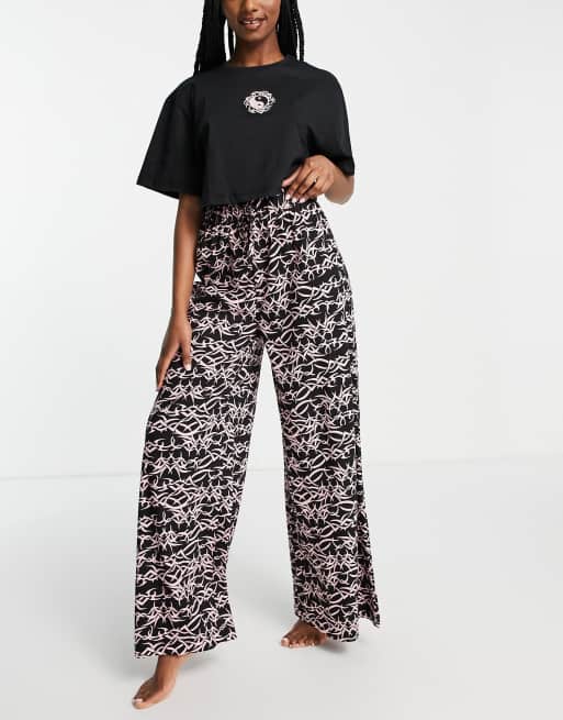 ASOS DESIGN – Czarno-różowa piżama z motywem yin i yang: krótki T-shirt i spodnie