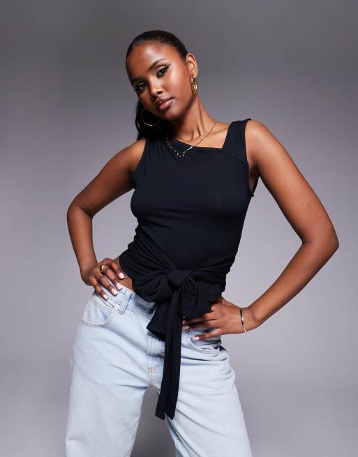 ASOS DESIGN – Czarny asymetryczny top z krótkimi rękawami ze szczotkowanej dzianiny z ozdobnym wiązaniem w talii