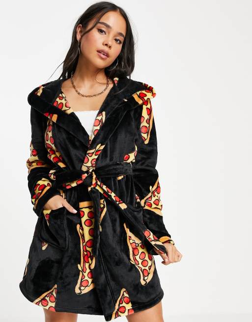 ASOS DESIGN – Czarny bardzo miękki szlafrok polarowy we wzór w pizze