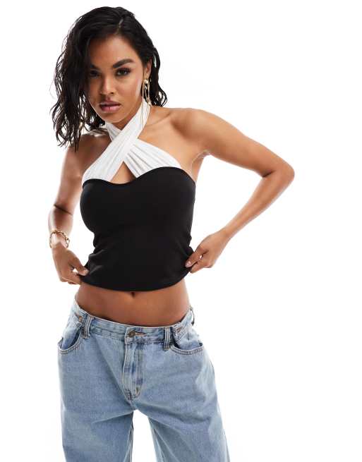 ASOS DESIGN – Czarny dopasowany top z dekoltem typu halter i białymi skrzyżowanymi siateczkowymi paskami