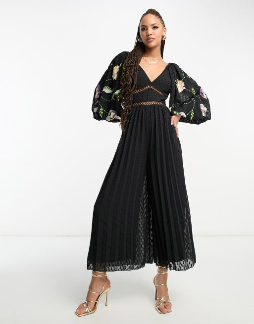 ASOS DESIGN – Czarny kombinezon z obszernymi rękawami i plisowanymi szerokimi nogawkami z haftowanym wzorem 