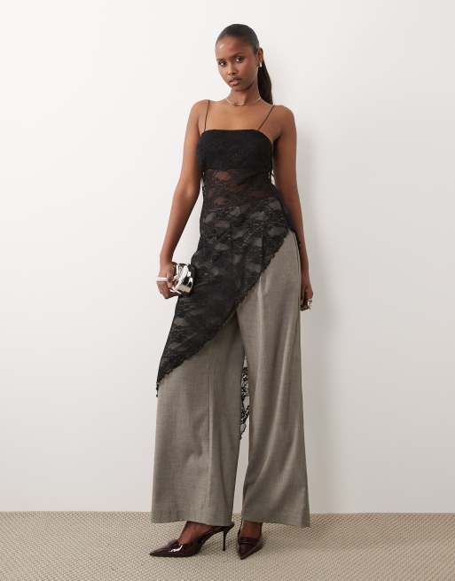 ASOS DESIGN – Czarny koronkowy top na ramiączkach z asymetrycznym dołem, 2 z 4