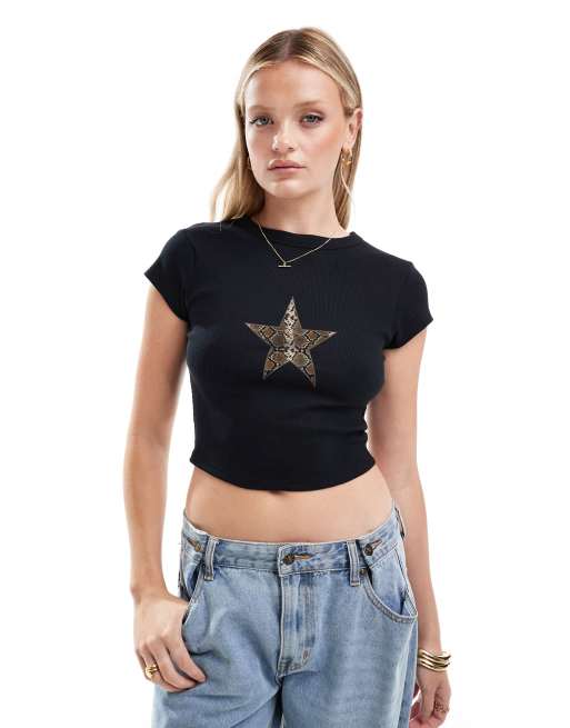 ASOS DESIGN – Czarny krótki i przylegający T-shirt z nadrukiem gwiazdy we wzór skóry węża