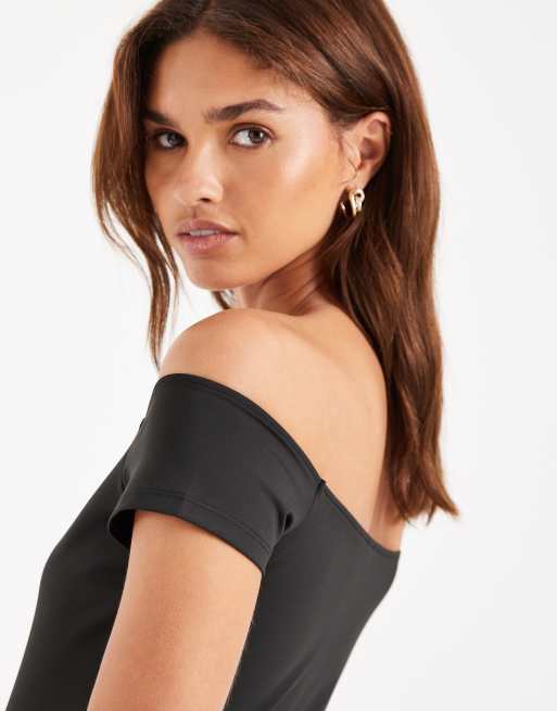 ASOS DESIGN – Czarny modelujący top z dekoltem bardot i krótkimi rękawami, 3 z 4
