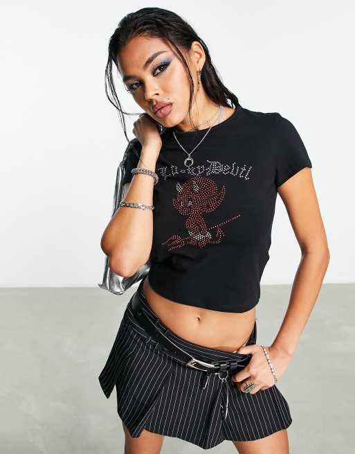 ASOS DESIGN – Czarny obcisły T-shirt o krótkim fasonie z grafiką i napisem „Lucky Devil” ze strasów