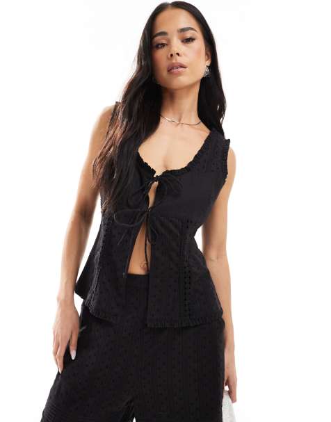 ASOS DESIGN – Czarny panelowy top z haftowanym wzorem, część zestawu - view 1