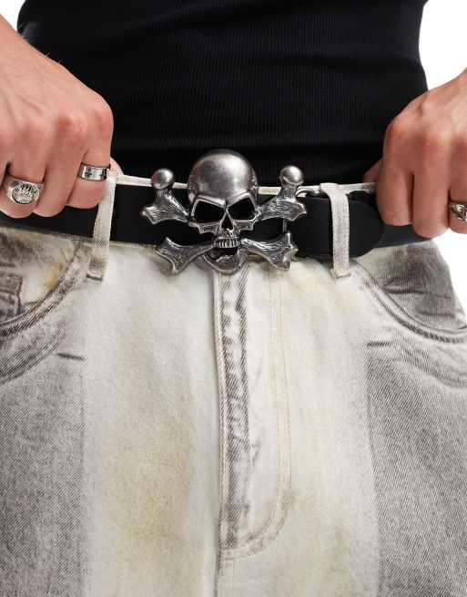 ASOS DESIGN – Czarny pasek z imitacji skóry z metalową klamra w kształcie czaszki