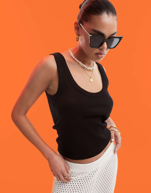 ASOS DESIGN – Czarny podkoszulek z głębokim dekoltem w kształcie litery U
