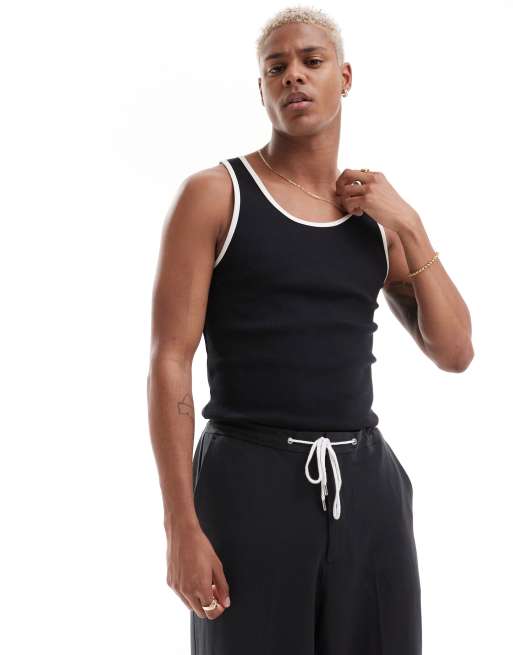 ASOS DESIGN – Czarny prążkowany podkoszulek o kroju podkreślającym sylwetkę z kontrastową lamówką