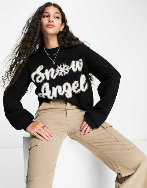 ASOS DESIGN – Czarny puszysty sweter ze świątecznym napisem „Snow Angel”