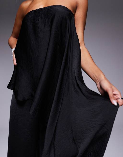 ASOS DESIGN – Czarny satynowy kombinezon z dekoltem bandeau z narzutką, 2 z 4
