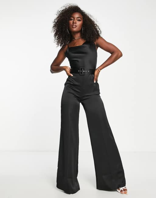 ASOS DESIGN – Czarny satynowy kombinezon z drapowanym dekoltem i paskiem