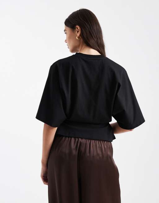 ASOS DESIGN – Czarny ściągany w talii top z pelerynowymi rękawami, 2 z 4