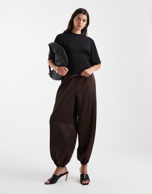 ASOS DESIGN – Czarny ściągany w talii top z pelerynowymi rękawami, 4 z 4