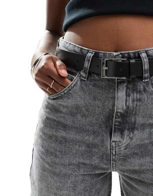ASOS DESIGN – Czarny skórzany pasek do jeansów ze srebrną klamrą do noszenia w talii lub na biodrach