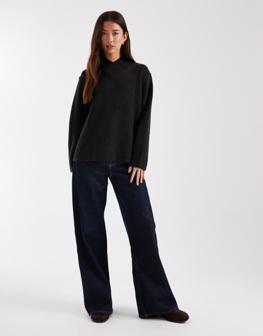 ASOS DESIGN – Czarny sweter z zabudowanym kopertowym dekoltem w szpic, 2 z 4