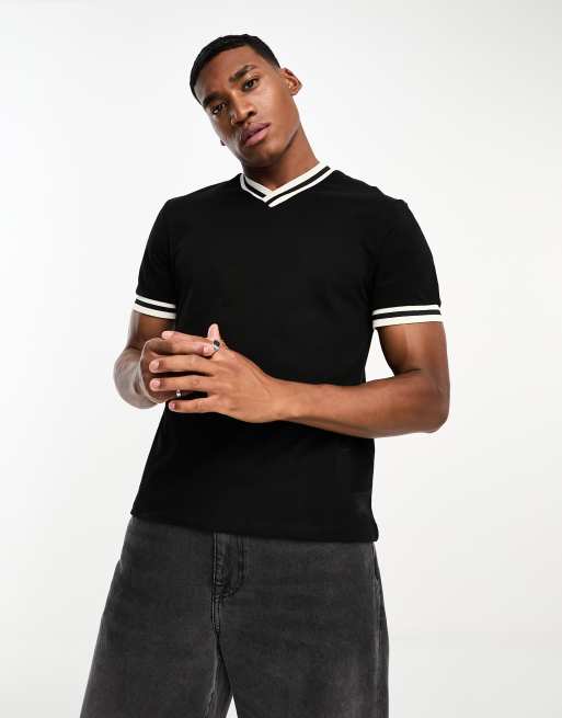 ASOS DESIGN – Czarny T-shirt o kroju podkreślającym sylwetkę z dekoltem w szpic i kremową lamówką