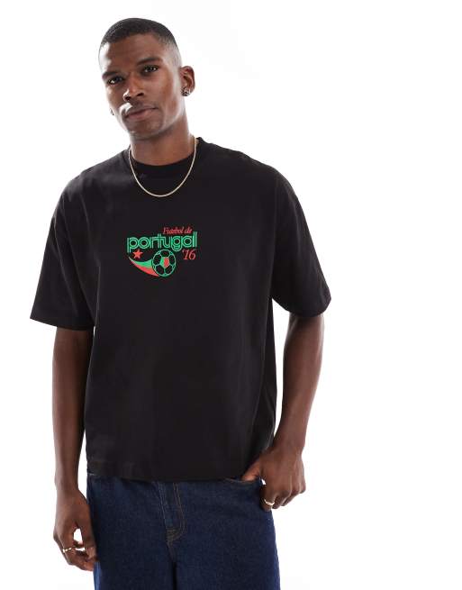 ASOS DESIGN – Czarny T-shirt o pudełkowym kroju oversize z grafiką sportową „Portugal“ na plecach