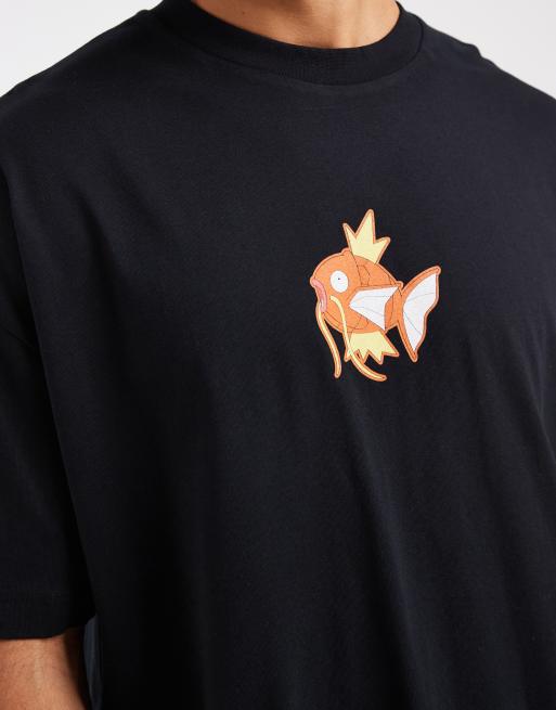 ASOS DESIGN – Czarny T-shirt oversize z nadrukiem Pokemona Magikarpa, 4 z 5