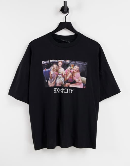 ASOS DESIGN – Czarny T-shirt oversize z nadrukiem z filmu „Seks w wielkim mieście”