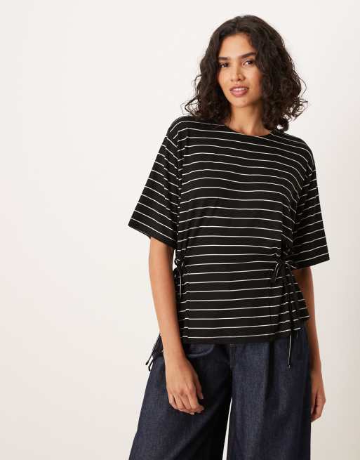 ASOS DESIGN – Czarny T-shirt z krótkimi rękawami w paski zbierany z wiązaniem po bokach