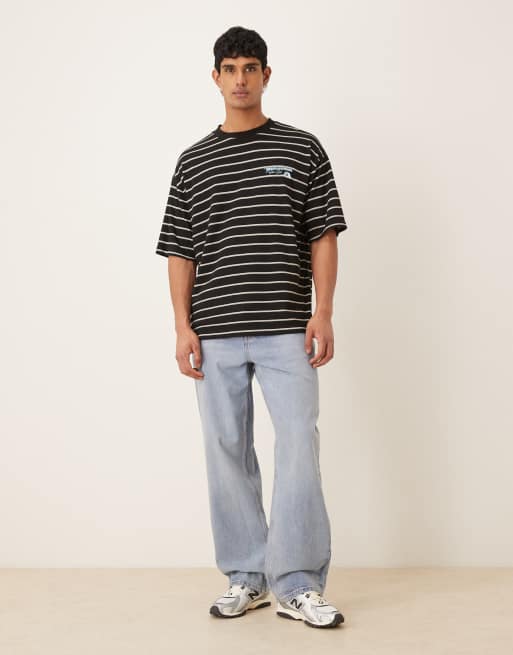 ASOS DESIGN – Czarny teksturowany T-shirt oversize w paski z grafiką , 2 z 5