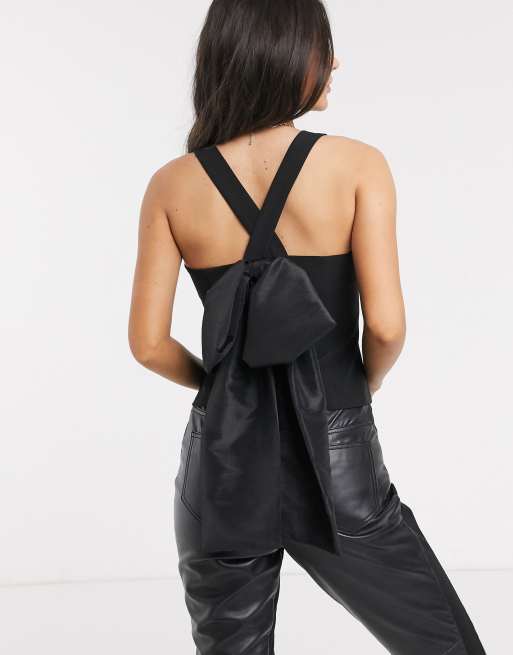 ASOS DESIGN – Czarny top na ramiączkach z dużą kokardą na plecach