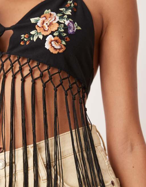 ASOS DESIGN – Czarny top na ramiączkach z frędzlami i haftowanym wzorem, 2 z 4