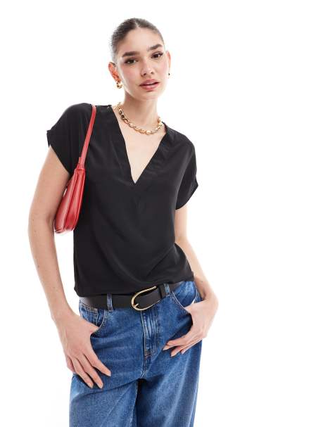 ASOS DESIGN – Czarny top z tkaniny z dekoltem w szpic - view 1